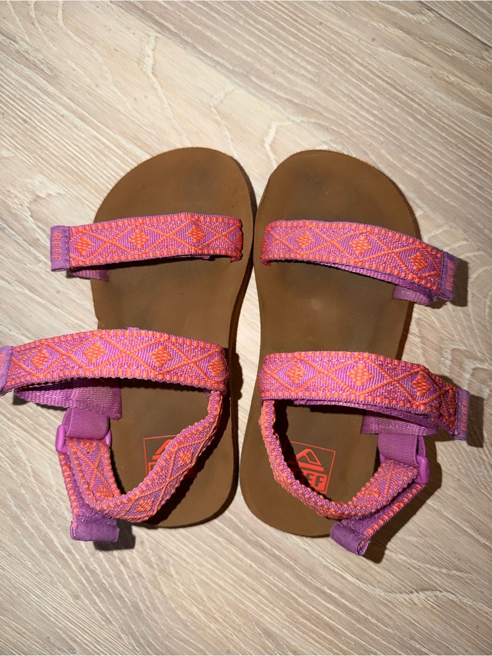 Reef Kids 11/12 Pink and Orange Patterned Strap Sandals - Picture 3 of 6
